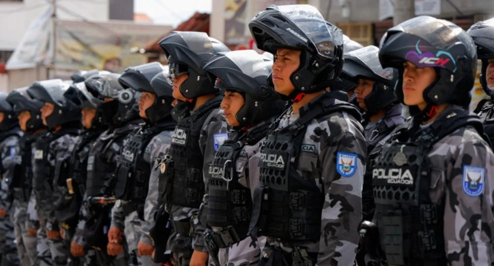 Ecuador: los policías no deben tener tatuajes