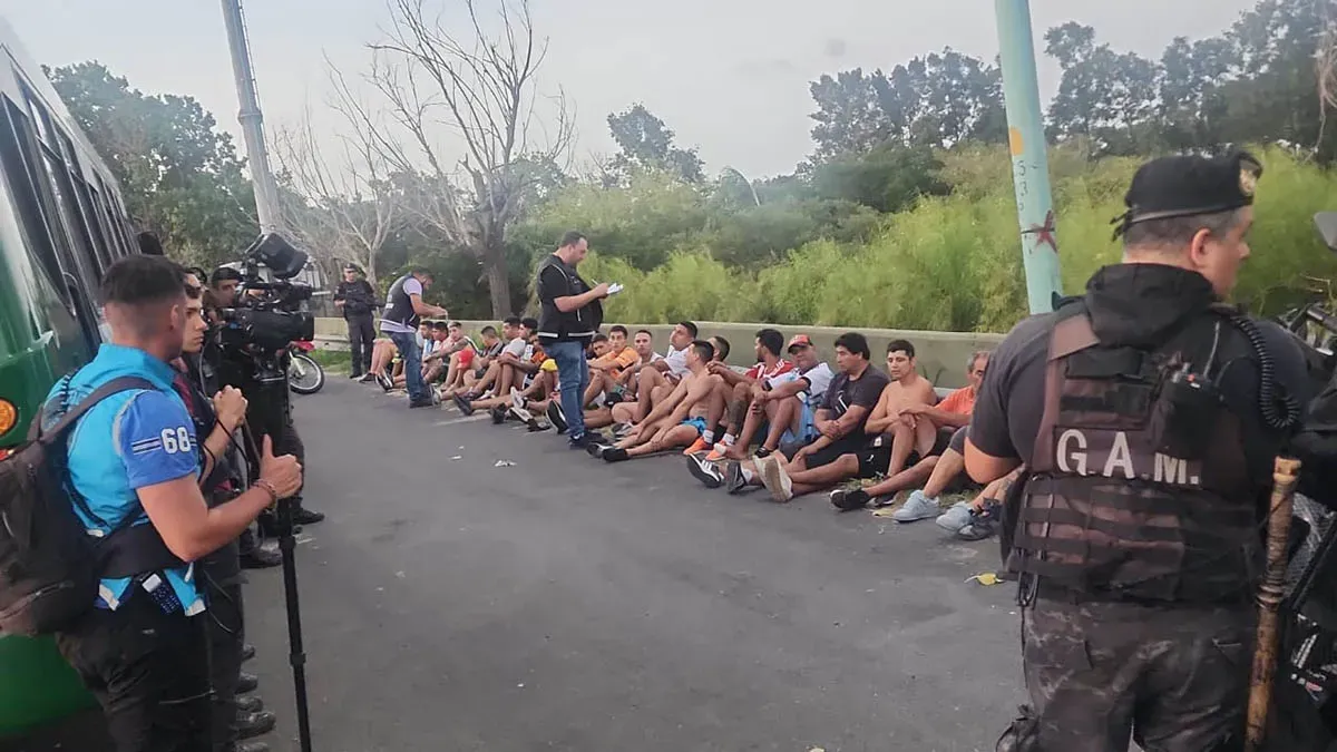 Videos: se enfrentaron dos facciones de la barra de River, hubo heridos y 30 detenidos