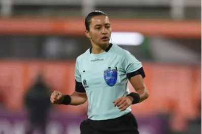 Por primera vez, una árbitra le hará cumplir el reglamento a Messi