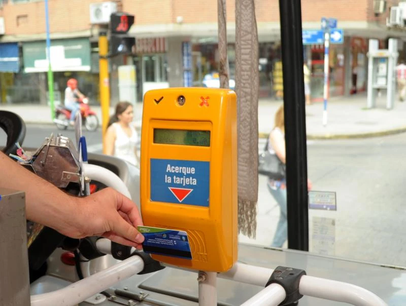 EN COLECTIVO. Los propietarios de las empresas de ómnibus aseguran que la tarifa actual, de $230 por viaje, debe ser revisada por el Concejo. 