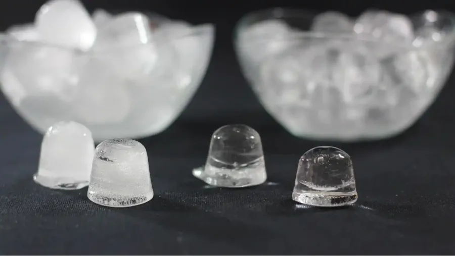 Los profesionales recomiendan tomar agua fresca, pero no con hielo.