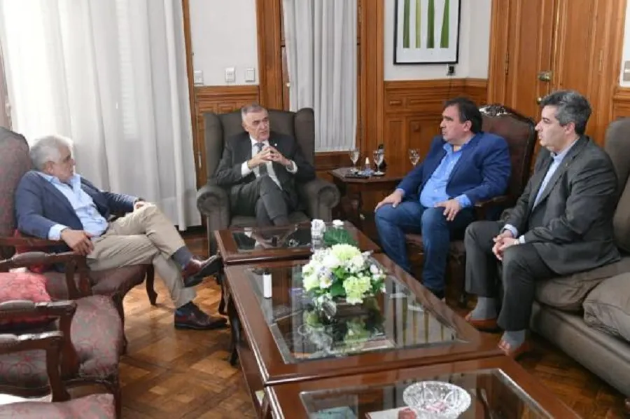 OSVALDO JALDO, reunido con funcionarios del Ejecutivo Provincial. 