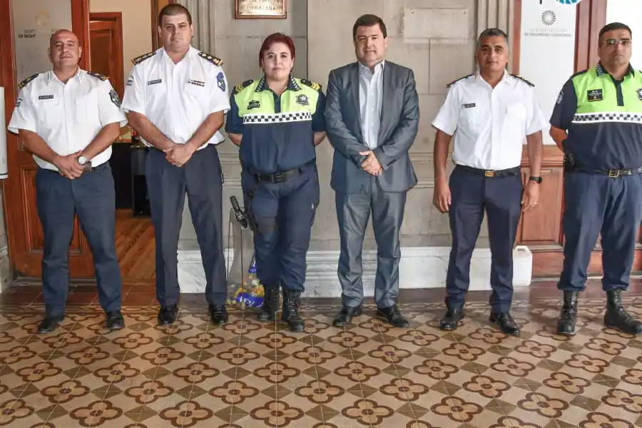 Este lunes, el ministro de Seguridad, Eugenio Agüero Gamboa, recibió a la empleada policial junto al jefe de esa División, subcomisario Sergio Alderete. Con ellos estuvieron presentes el jefe y subjefe de Policía, Joaquín Girvau y Roque Yñigo, respectivamente y el director general de Prevención Ciudadana, Sergio Juárez.