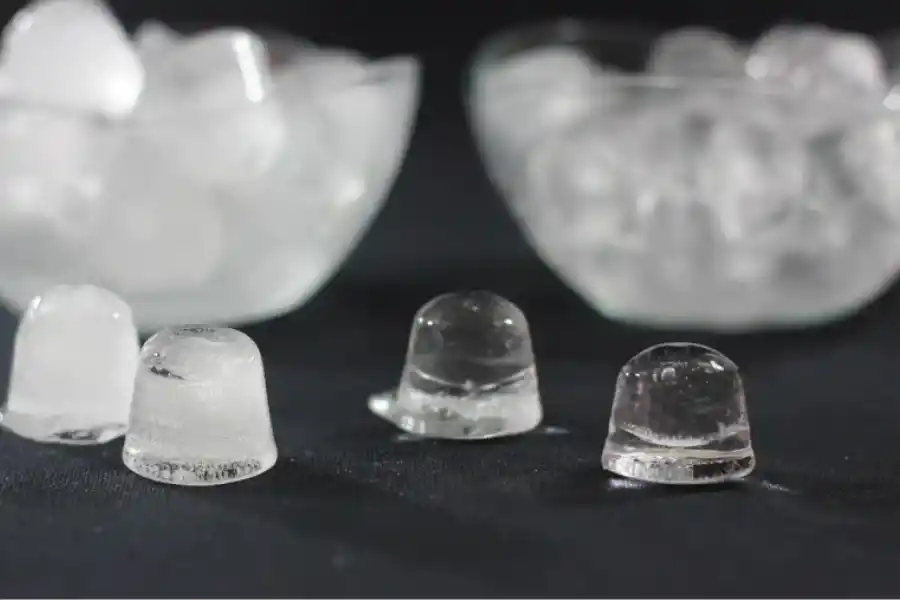 Los profesionales recomiendan tomar agua fresca, pero no con hielo.