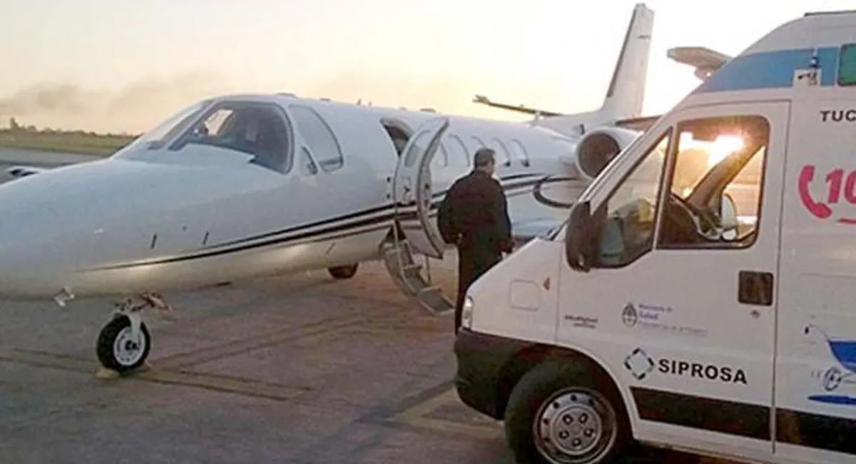 Dos pacientes fueron trasladados en el avión sanitario