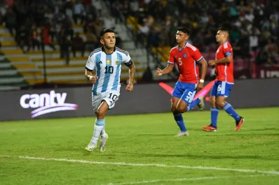 Argentina goleó 5 a 0 a Chile y avanza a paso firme en el Preolímpico