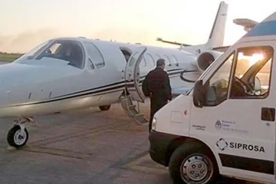 Dos pacientes fueron trasladados en el avión sanitario