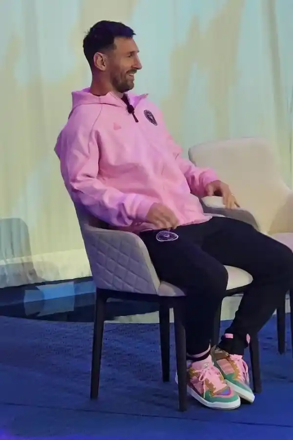 Cuánto cuestan las lujosas zapatillas de Messi inspiradas en Los Simpson