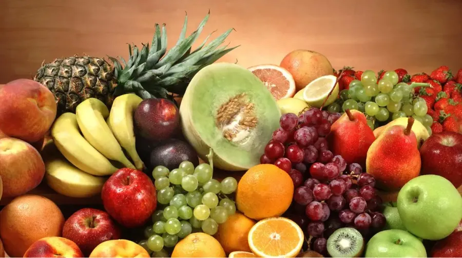 Cuál es la fruta con más fibra y que ayuda a bajar de peso, según los nutricionistas.