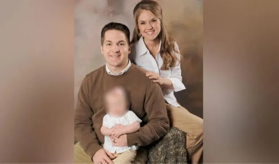 Jones estaba casado y tenía una hija pequeña.