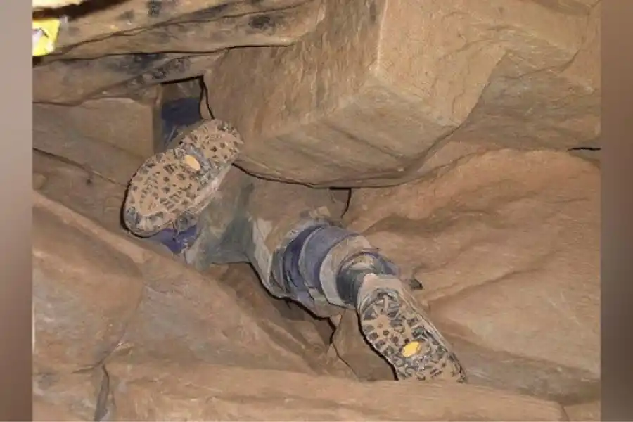 u hermano, Josh, fue el primero en encontrarlo, y trató de tirar de sus pantorrillas, pero todo fue en vano. (Foto: YouTube / captura Lancaster)