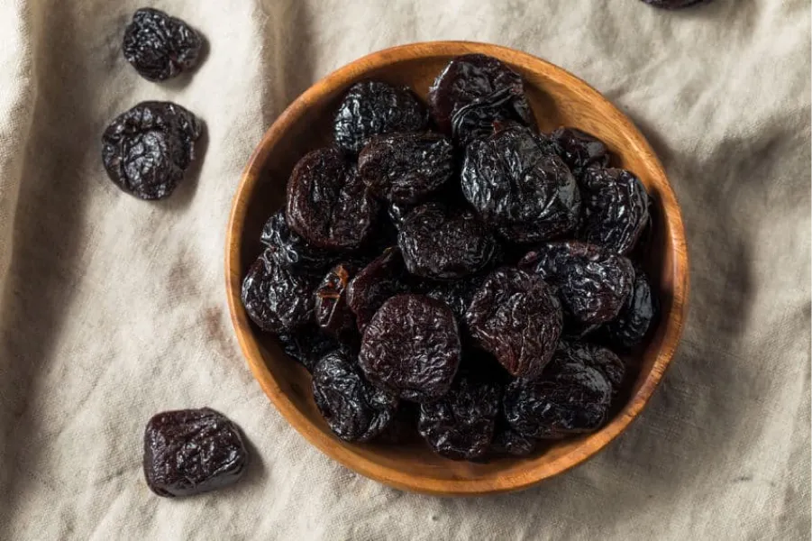 Osteoporosis: la fruta que puede ayudar a prevenir la enfermedad en los huesos