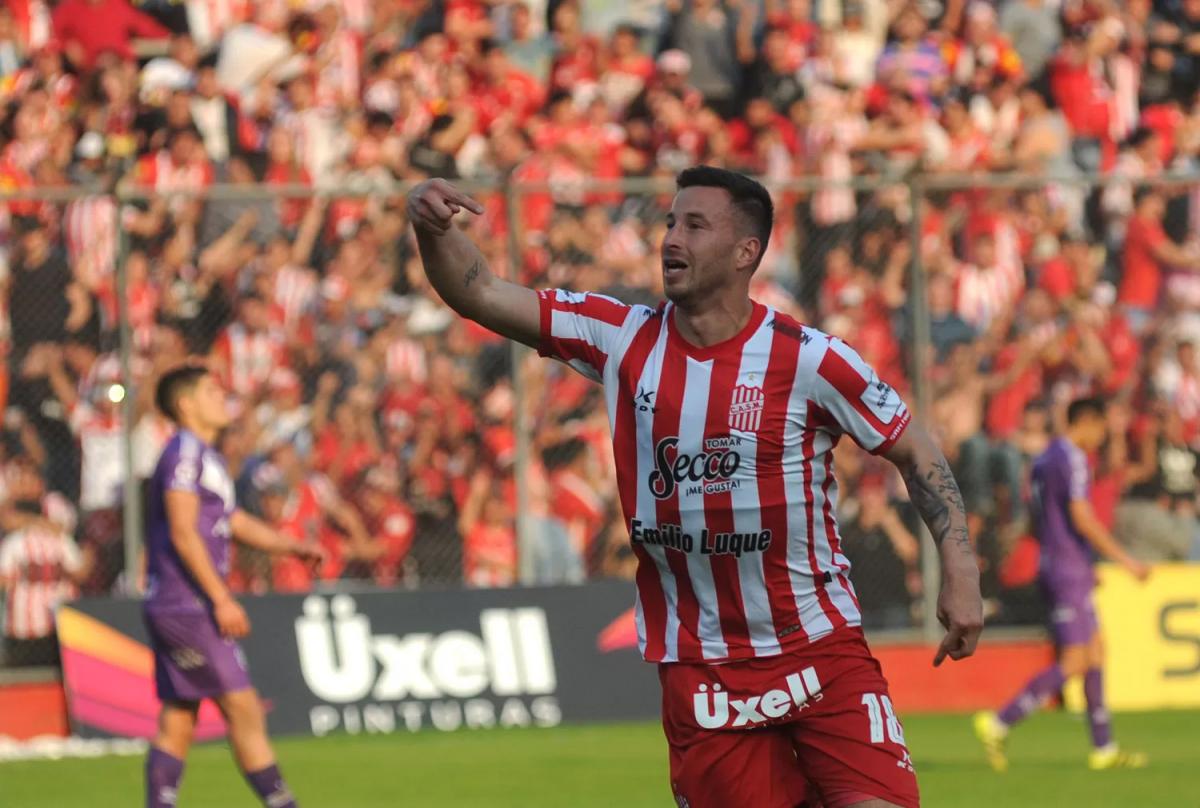AGÓNICO. Luciano Pons marcó sobre el final en el debut de la temporada 2019/20.