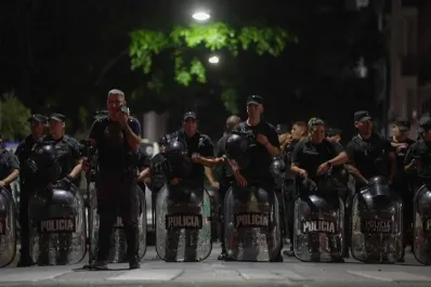 Tensión frente al Congreso: se registraron incidentes entre las fuerzas de seguridad y los manifestantes