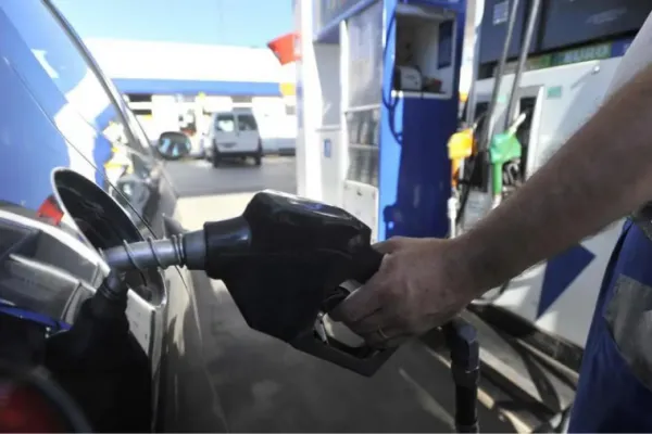 Nuevo aumento de combustibles: cuánto pasará a costar el litro de nafta y  gasoil en Tucumán