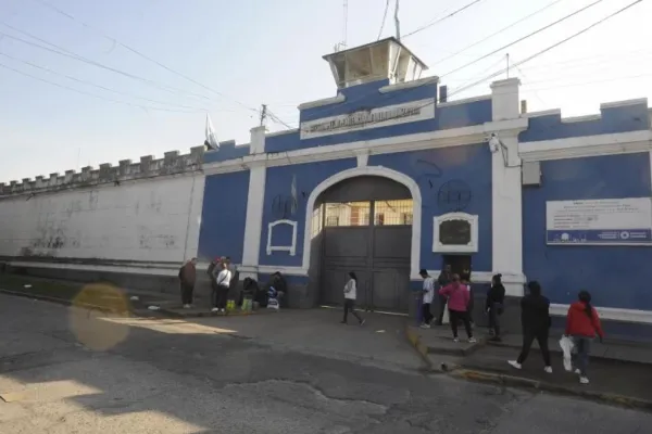 Cano pidió la instalación de inhibidores de celulares en las cárceles