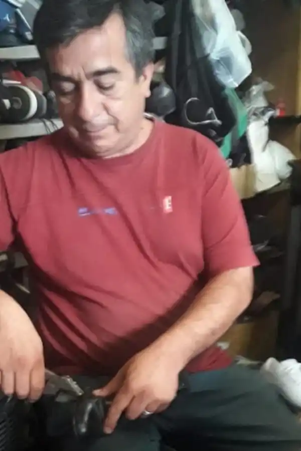 Marcelo Roldán en su local.