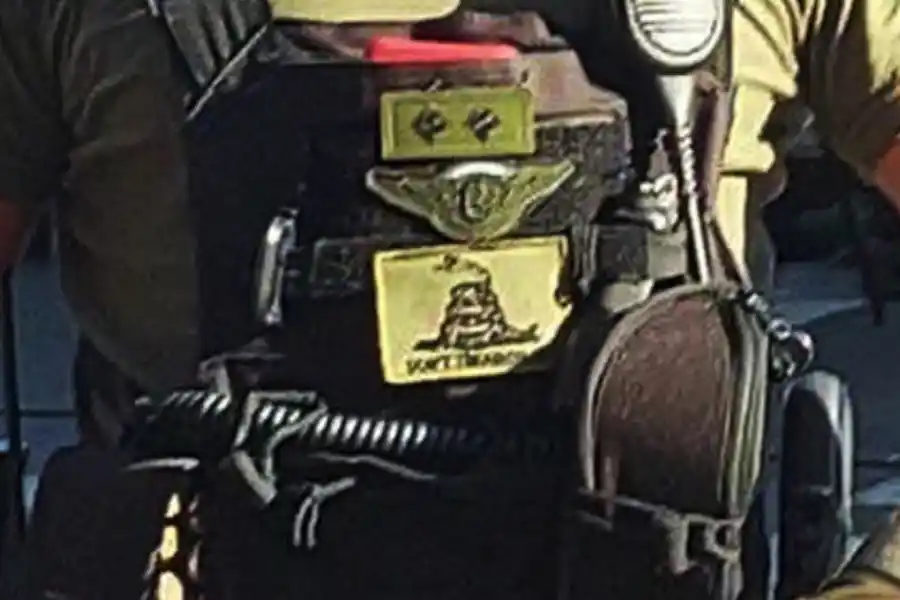 Qué dijo Bullrich sobre la polémica en torno al policía que portaba la bandera libertaria en su uniforme