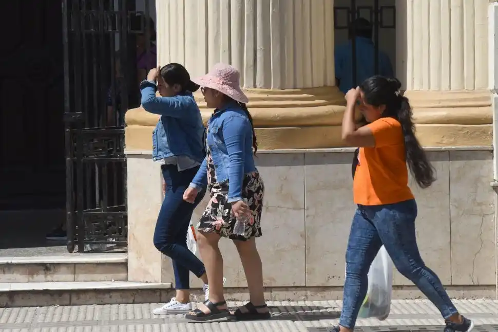 INCLEMENTE. El clima no dio tregua ayer, pero puede llegar algo de alivio en los próximos días con lluvias.