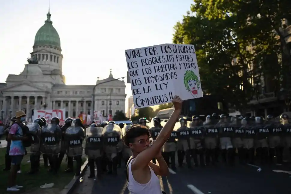 SIGUE. Hoy continúa la vigilia frente al Congreso.