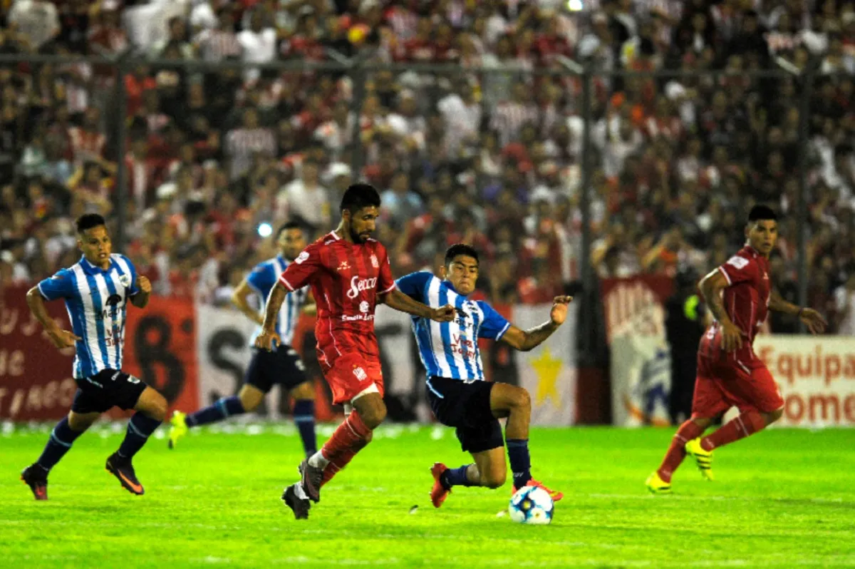 GOLEADA EN 2017. Matías García controla la pelota en La Ciudadela. LA GACETA/ foto de Diego Aráoz.