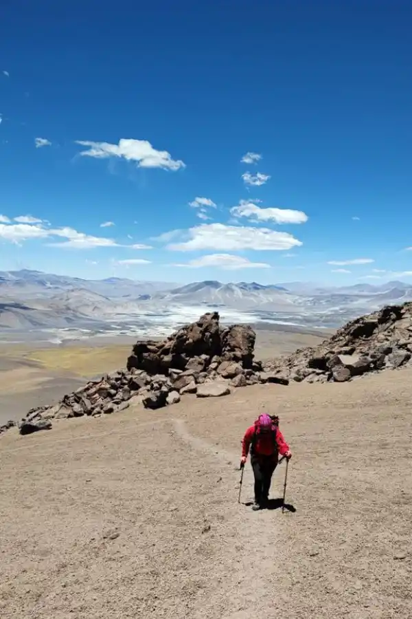 Seis montañistas tucumanos hicieron cumbre en el volcán San Francisco en Catamarca