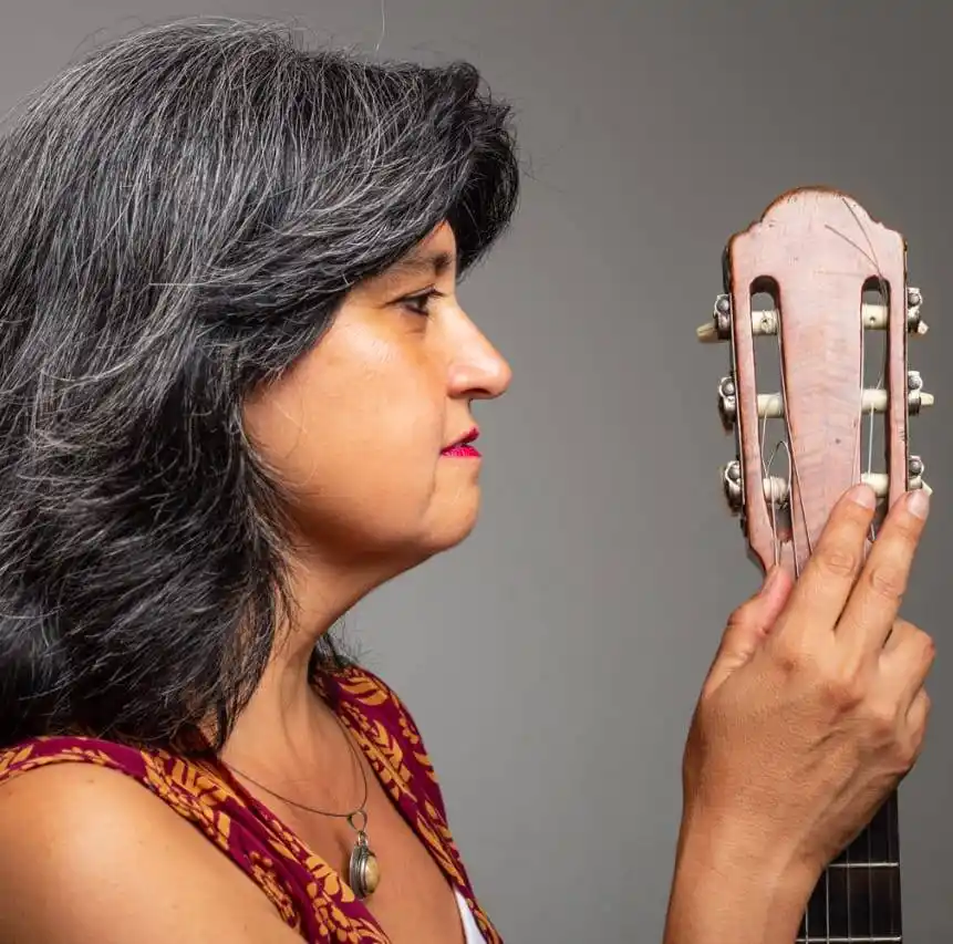 CELEBRANDO A MERCEDES SOSA. Viviana Taberna, en Yerba Buena.