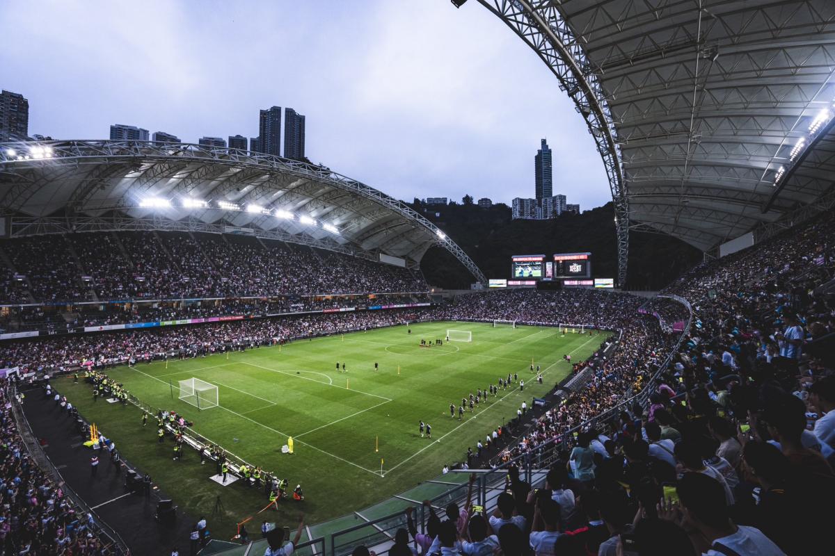 ¡Una locura! Ver entrenar a Messi atrajo a 40.000 personas en Hong Kong