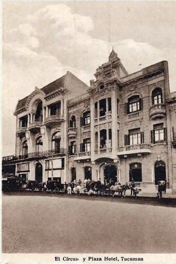 CLUB “EL CÍRCULO”. Fundado el 18 de febrero de 1908. Su objetivo inicial fue el de mantener un “centro social de cultura”.
