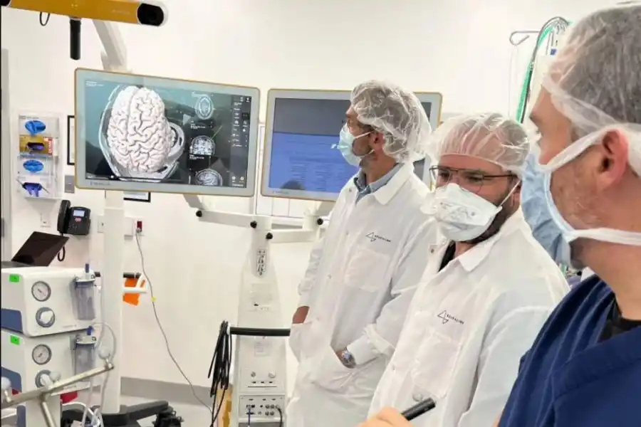 EQUIPO DE ELON MUSK. Neuralink instaló implante cerebral en primer paciente humano.