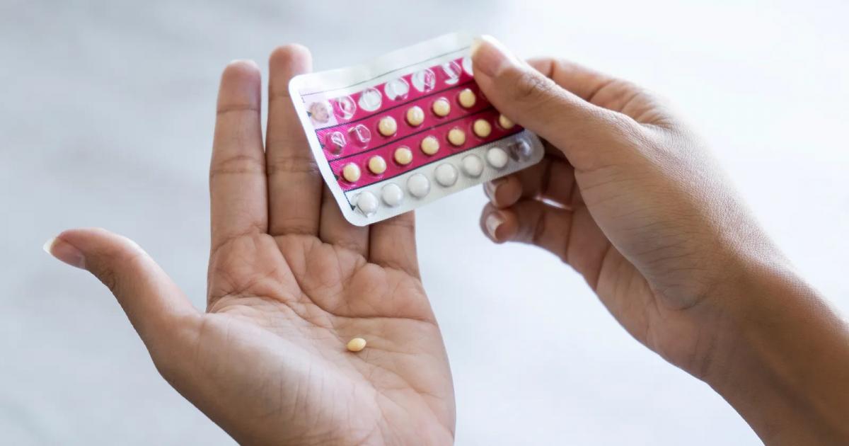 Se recomienda consultar con los médicos sobre si el medicamento que se está tomando puede interferir en la efectividad de los anticonceptivos.