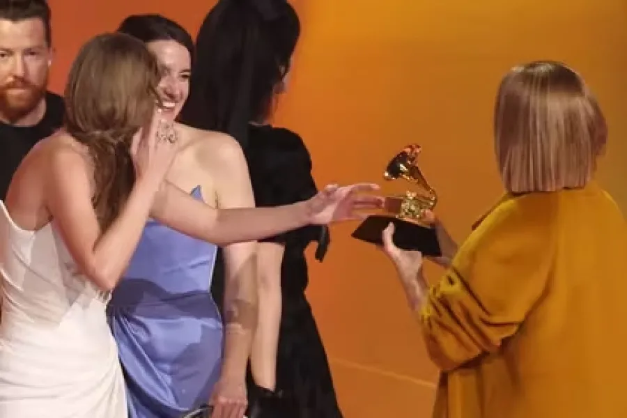 Celine Dion reapareció en los Grammy en medio de su enfermedad y emocionó a todos