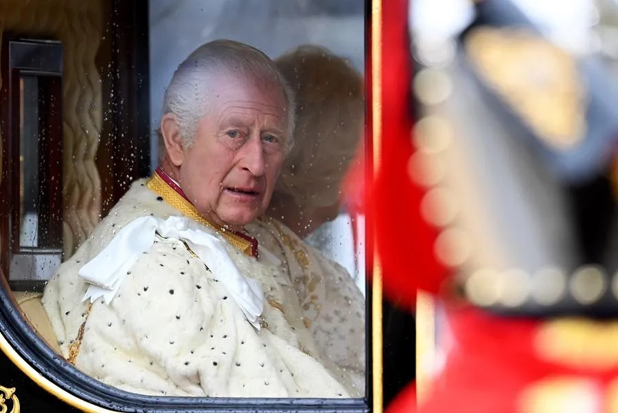 Video: así fue el momento en que la BBC anunció que Carlos III tiene cáncer