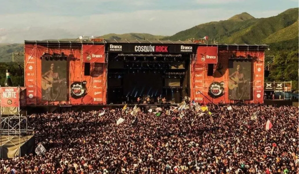 El escenario del Cosquín Rock aguarda a sus miles de fanáticos