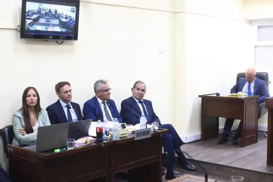 ’EL EX GOBERNADOR CON SU DEFENSA. La primera jornada fue extensa