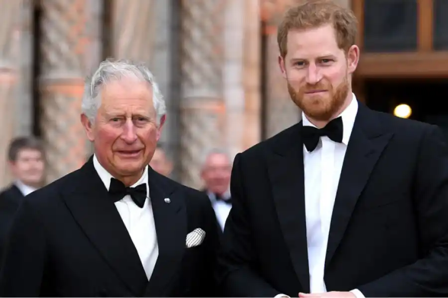Carlos III y Harry tienen una relación tirante desde hace años
