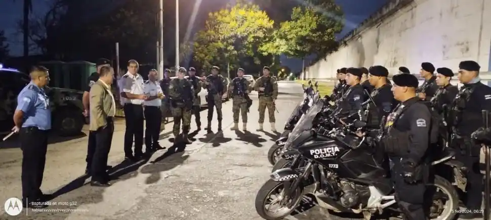 OPERATIVO. El jefe de Policía dirigió el operativo de traslado.