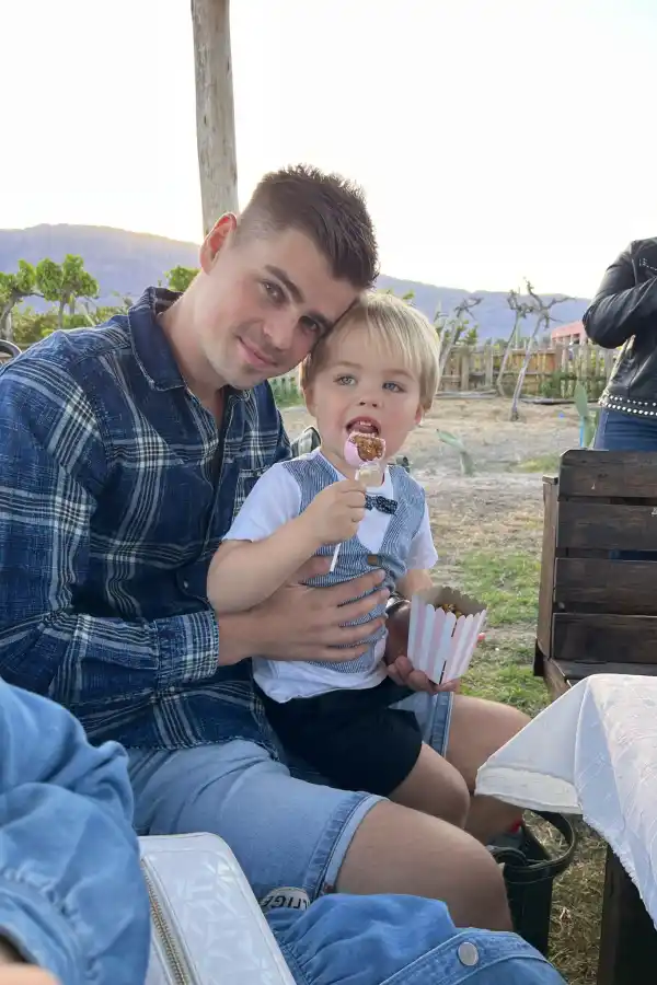 SIEMPRE CON LA FAMILIA. Saar sostiene que estan muy felices en Tucumán, pero no estan acostumbrados al calor. 40 grados no es un verano normal para ellos. 