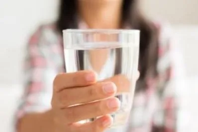 ¿Cuánta agua se necesita tomar cada día para mantener un buen metabolismo?