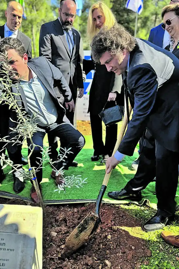 Milei cierra la gira por Israel y parte hacia Italia