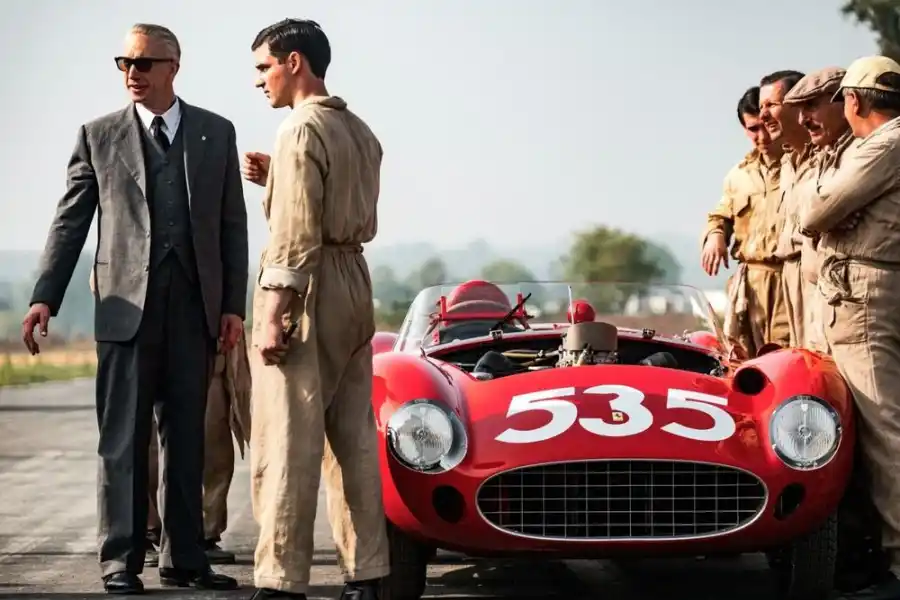 “FERRARI”. Un biopic de Enzo Ferrari, diridiga por Michael Mann.
