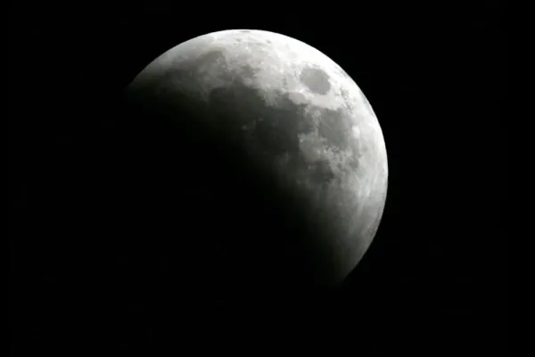 Luna Nueva de hoy: el poderoso ritual para atraer el dinero y renovar nuestra energía