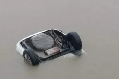 Tragedia en la Ruta 11: un auto se despistó, cayó a un arroyo y murieron cinco personas