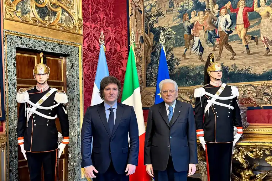  Javier Milei con Sergio Mattarella.