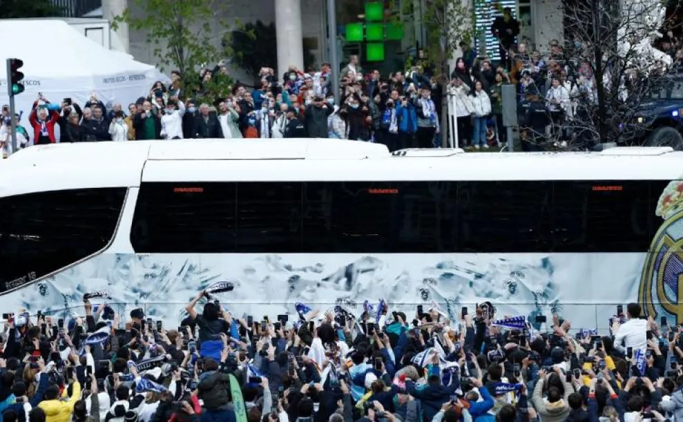 ¡Qué susto! El colectivo del Real Madrid chocó en Alemania