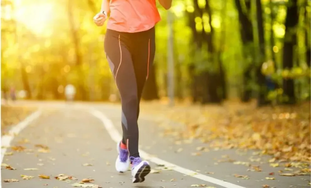 Cinco hábitos fáciles para que caminar se convierta en una rutina