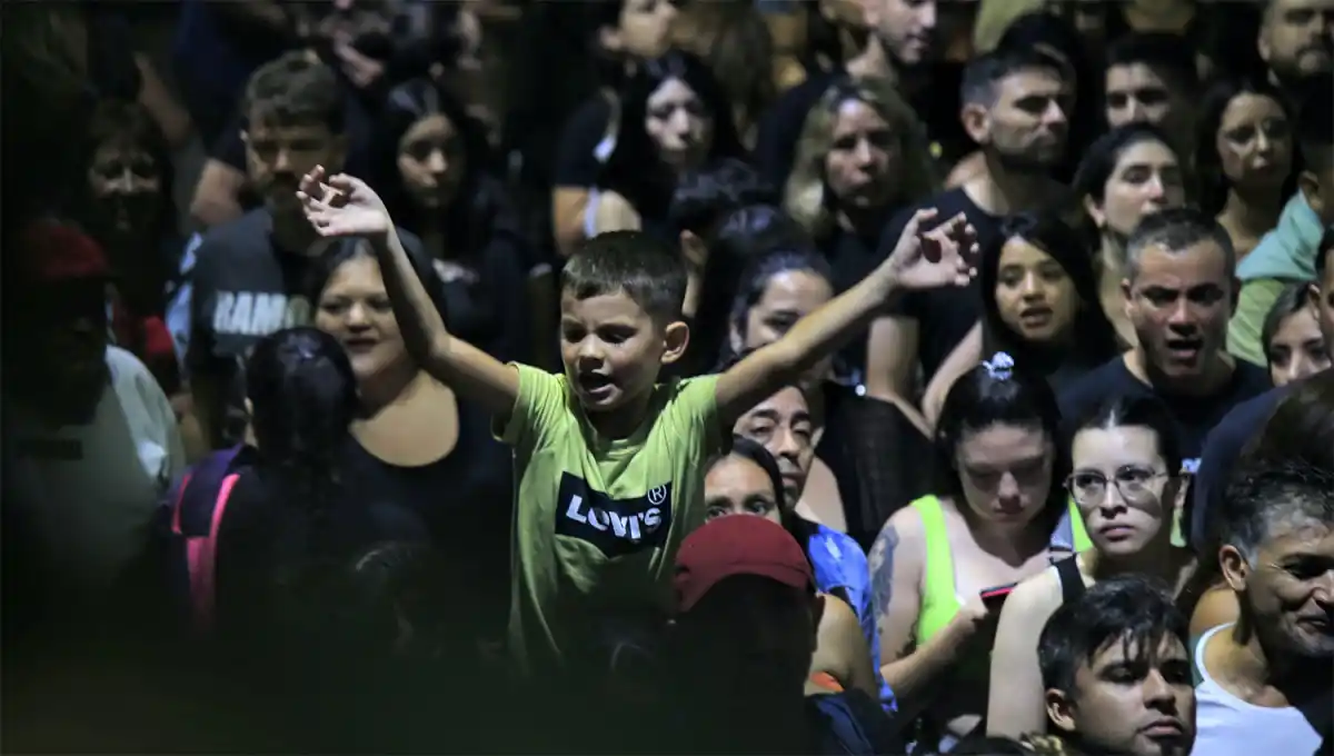 FIESTA. El público bailó y cantó con Luk Ra, La K'onga y Karina en Central Córdoba.