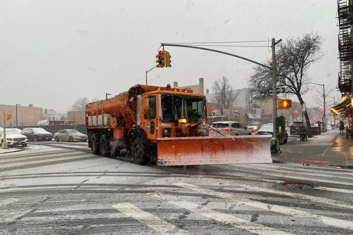 TEMPORAL EN NUEVA YORK. La nieve obligó a cerrar escuelas y cancelar vuelos.