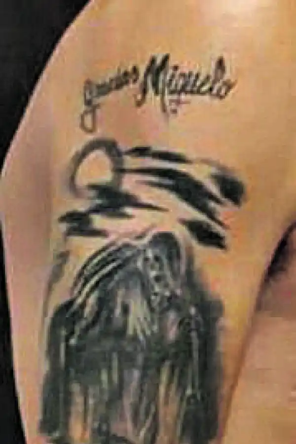 LEALTAD. Un “soldadito” que trabajaba bajo las órdenes de Figueroa se tatuó la leyenda “Gracias Miguelo” arriba de una figura de San la Muerte.