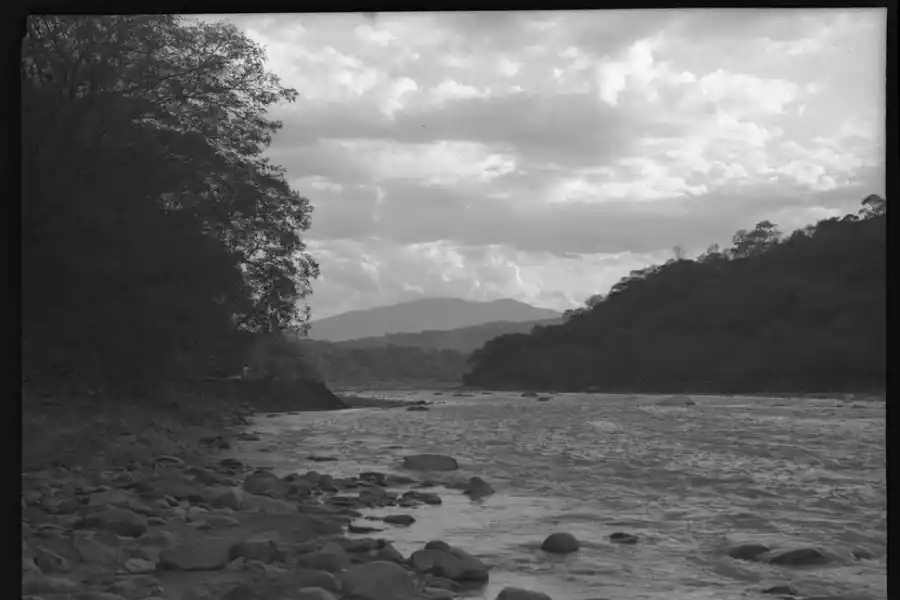 EL CADILLAL. Mucho antes del dique solo había un río que sorprendió al escritor.